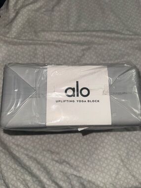 ALO uplifting yoga block